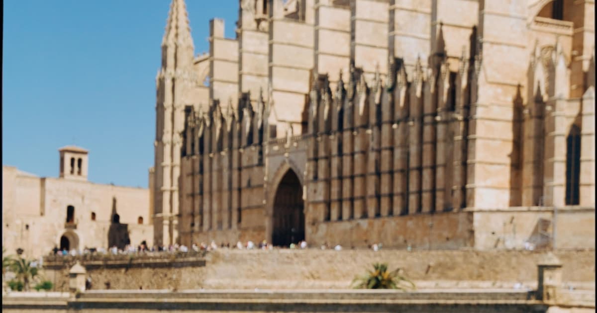 Palma: Sesión de Fotos Lifestyle en el Casco Antiguo y Catedral