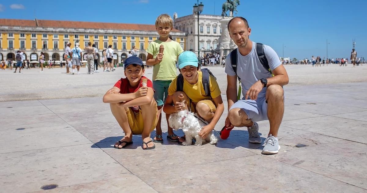 Lisbon: Private Family Tour with Castle, Tastings & Games