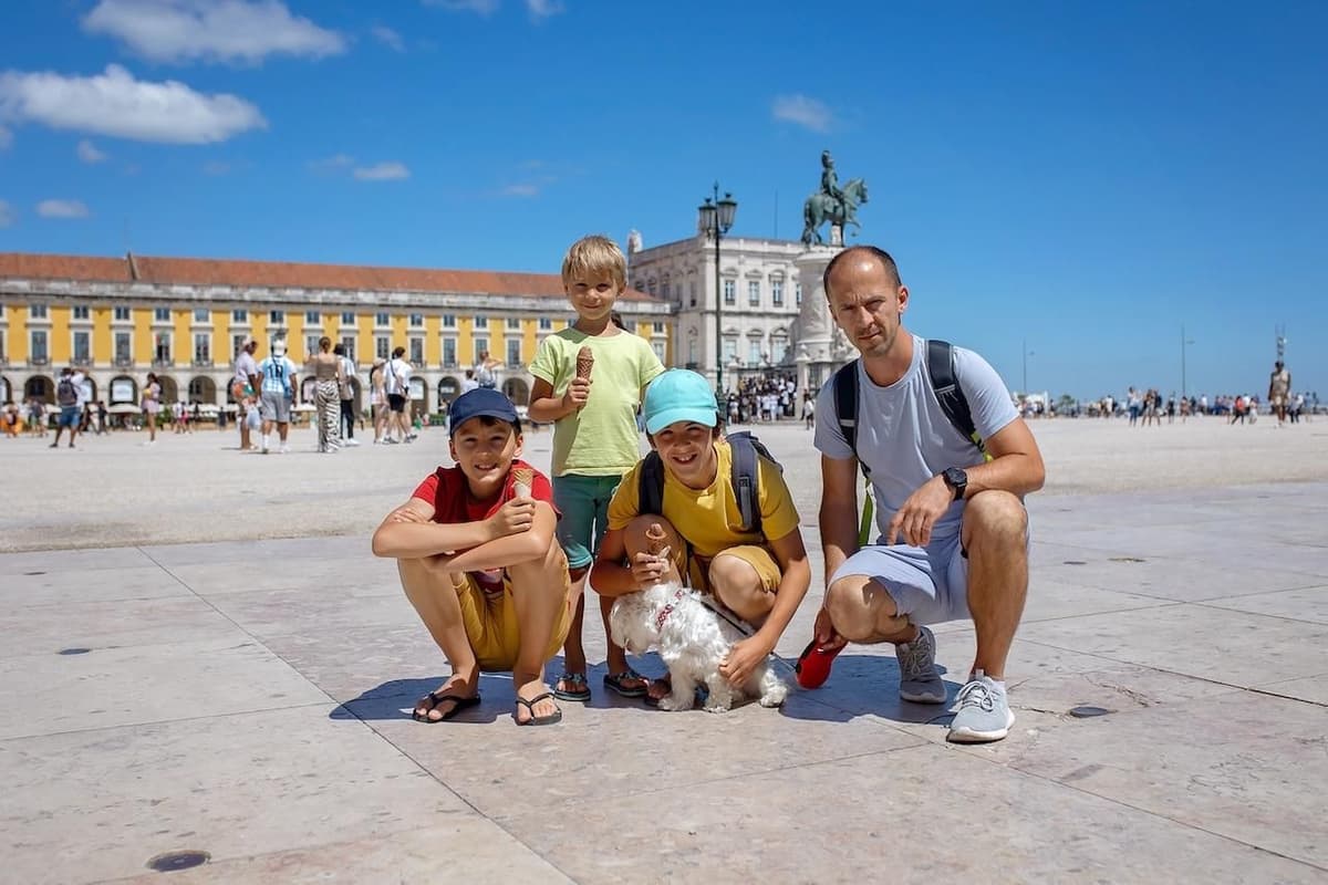 Lisbon: Private Family Tour with Castle, Tastings & Games