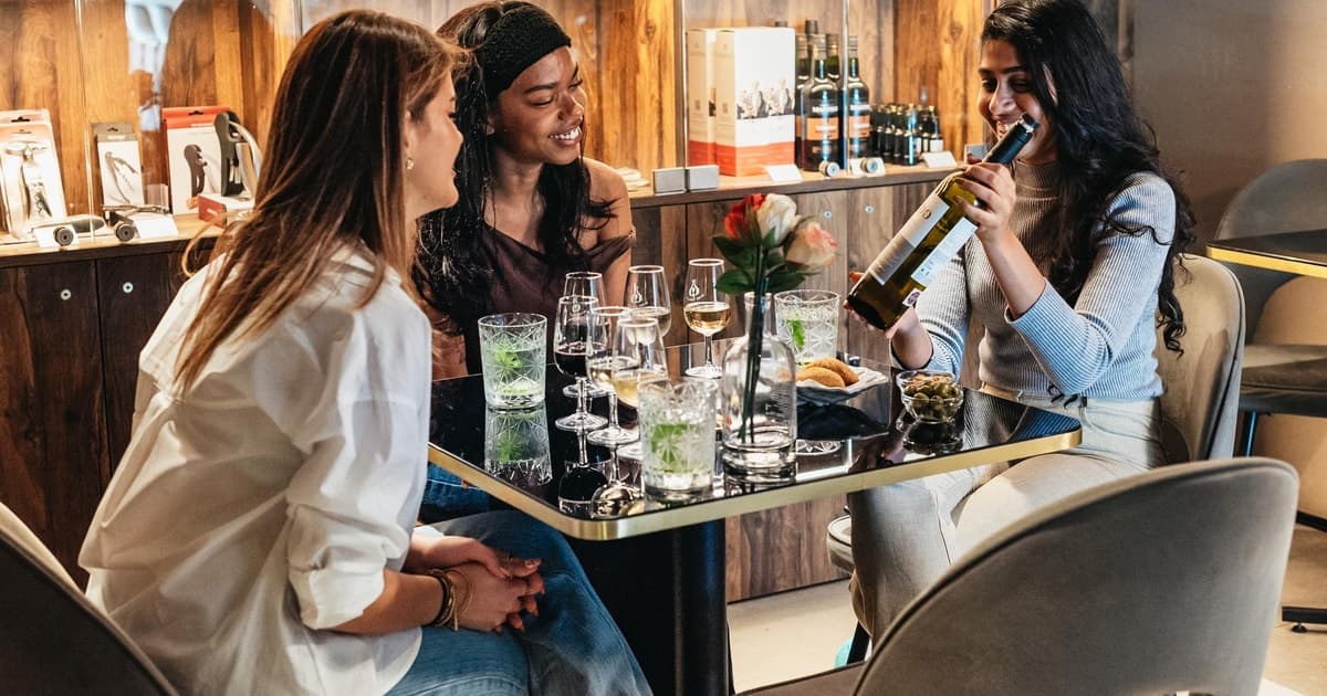 Oporto: Cata de vinos con tour a pie de tapas