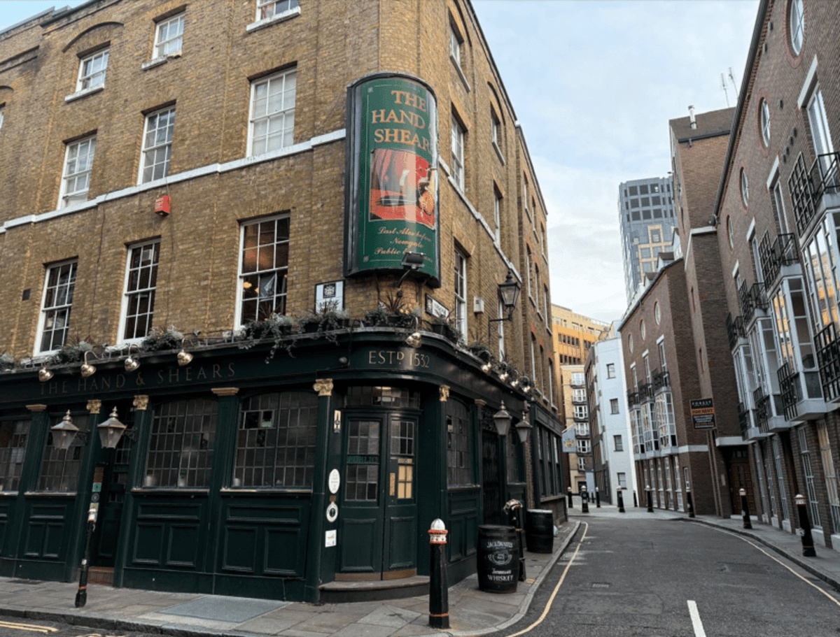 London: Historic Pies, Pints, and Peculiar Pubs Tour