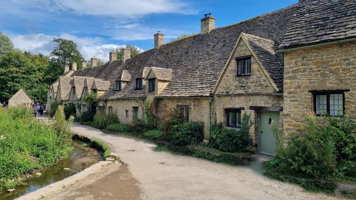 From London: 7 Unmissable Cotswolds Stops Small-Group Tour
