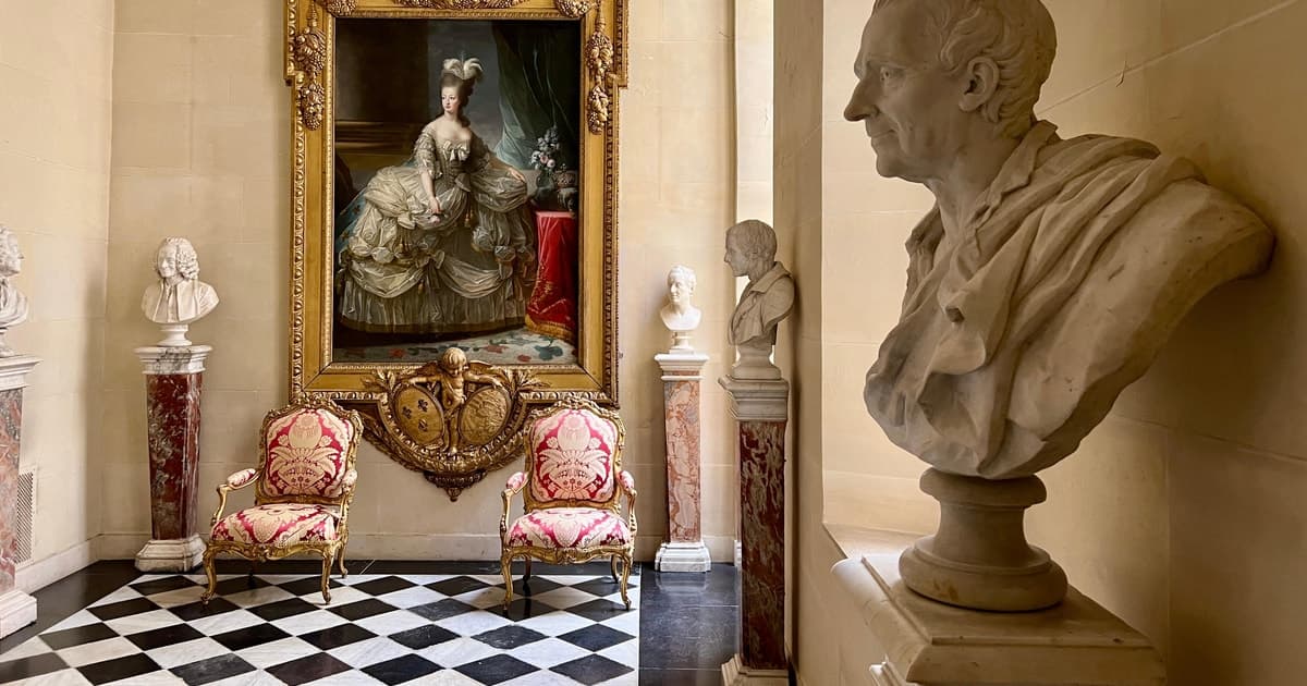 Versailles Palace, Gardens & Hidden King's Apartments Tour