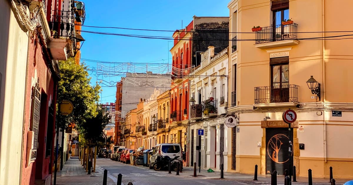 Valencia: tour por Benimaclet con comida local y cata de vino