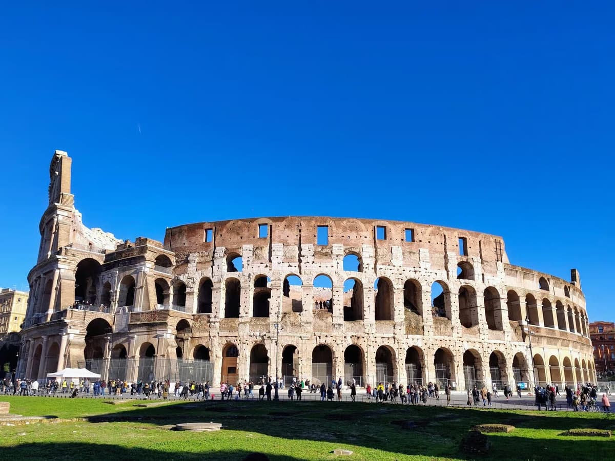 Roma: tour guiado por la arena del Coliseo con entrada al Foro y a las colinas