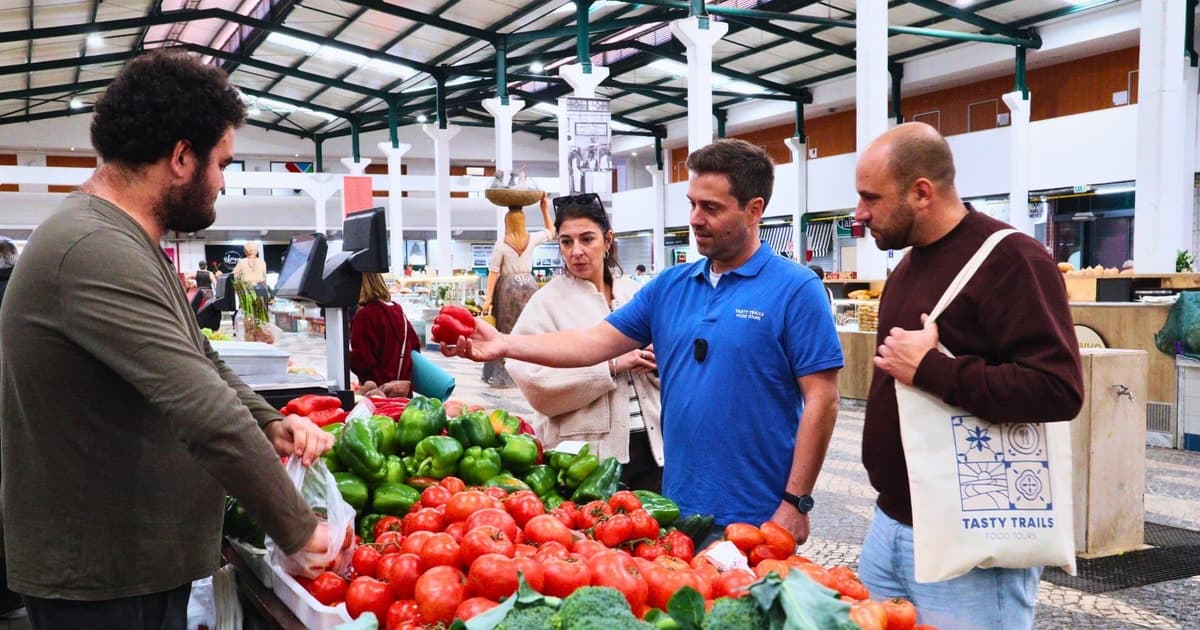 Lisbon: Setúbal Market, Seafood Lunch & Wine Tour