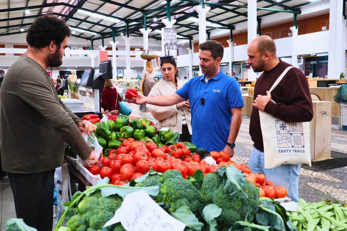 Lisbon: Setúbal Market and Wine tour with Cooking class