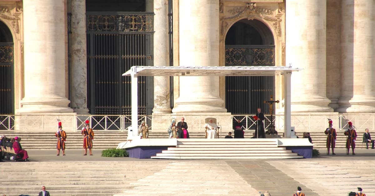 Roma: Audiencia Papal, Museo Vaticano y Paseo en Barco por el Tíber