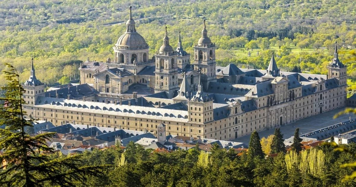 Desde Madrid: Viaje a El Escorial, Valle de los Caídos y Segovia