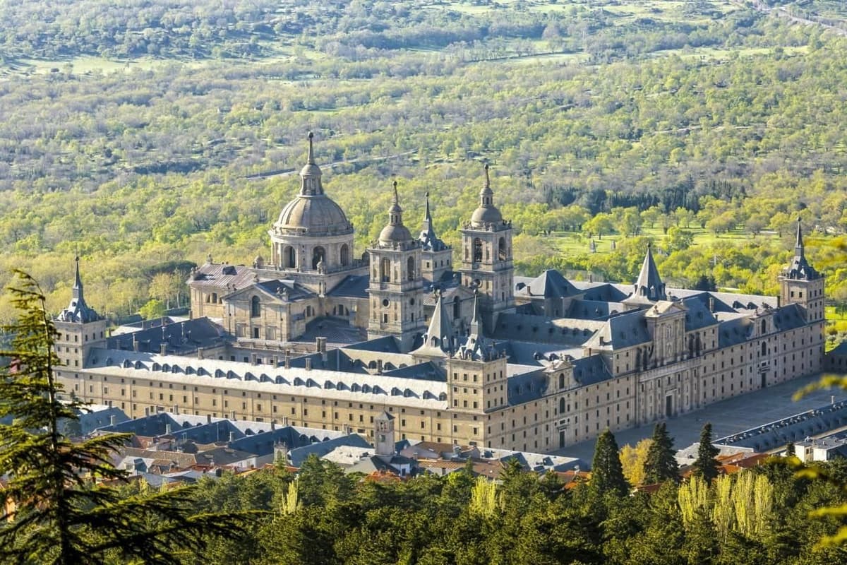 Desde Madrid: Viaje a El Escorial, Valle de los Caídos y Segovia
