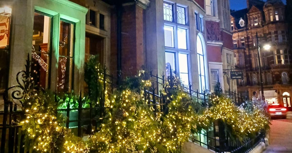 London: Christmas History Guided Walking Tour