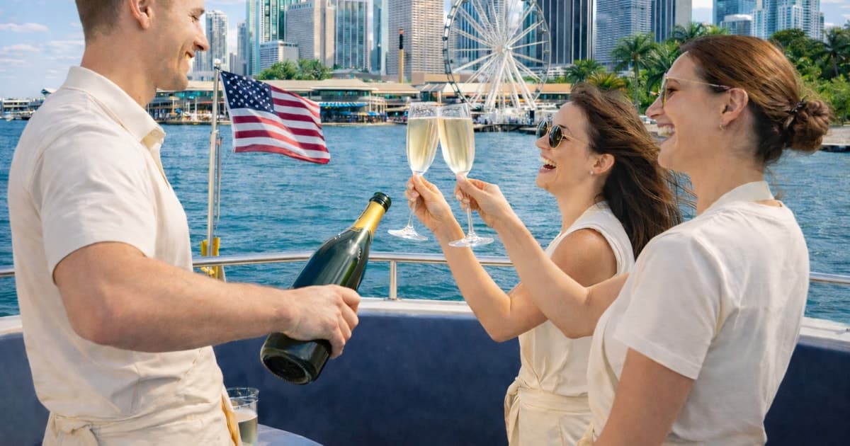 Miami: Unlimited Prosecco Cruise with Skyline Views