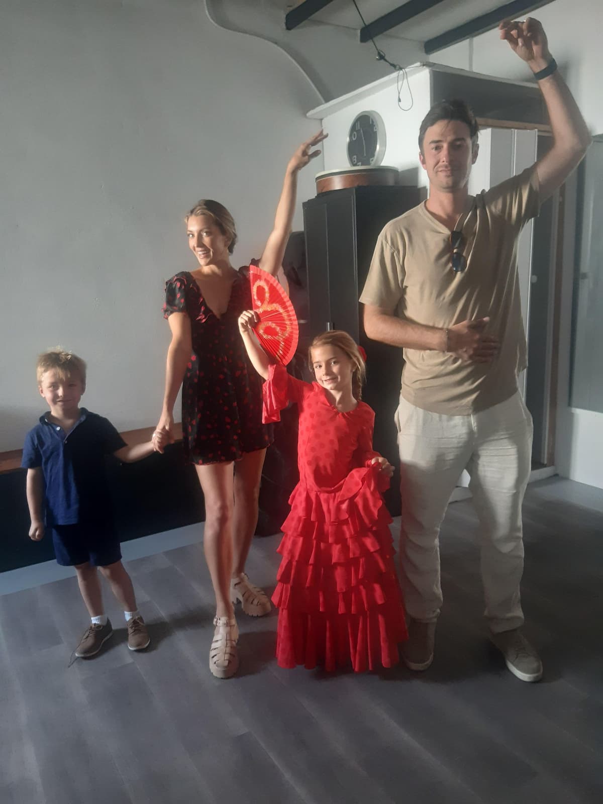 Seville: Private Flamenco Dance Class with María la Serrana