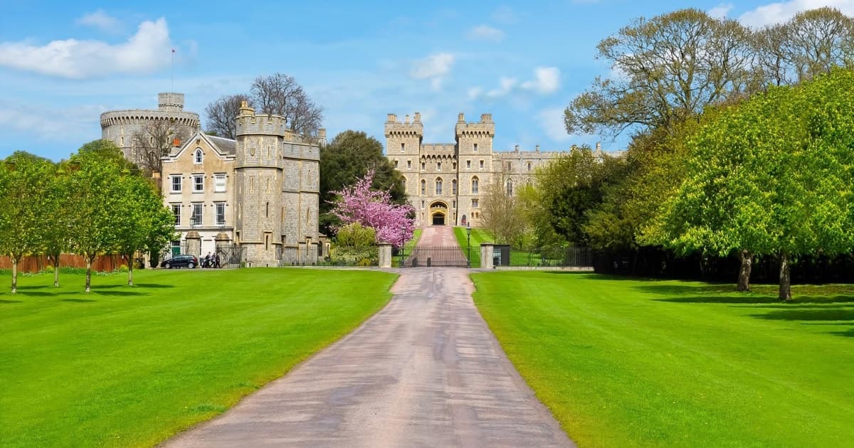 London: Windsor, Stonehenge, Bath, and Roman Baths Day Trip