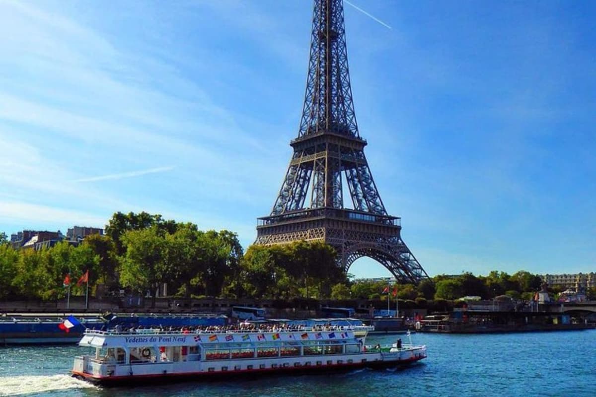 Crucero turístico guiado por el Sena en Vedettes du Pont Neuf