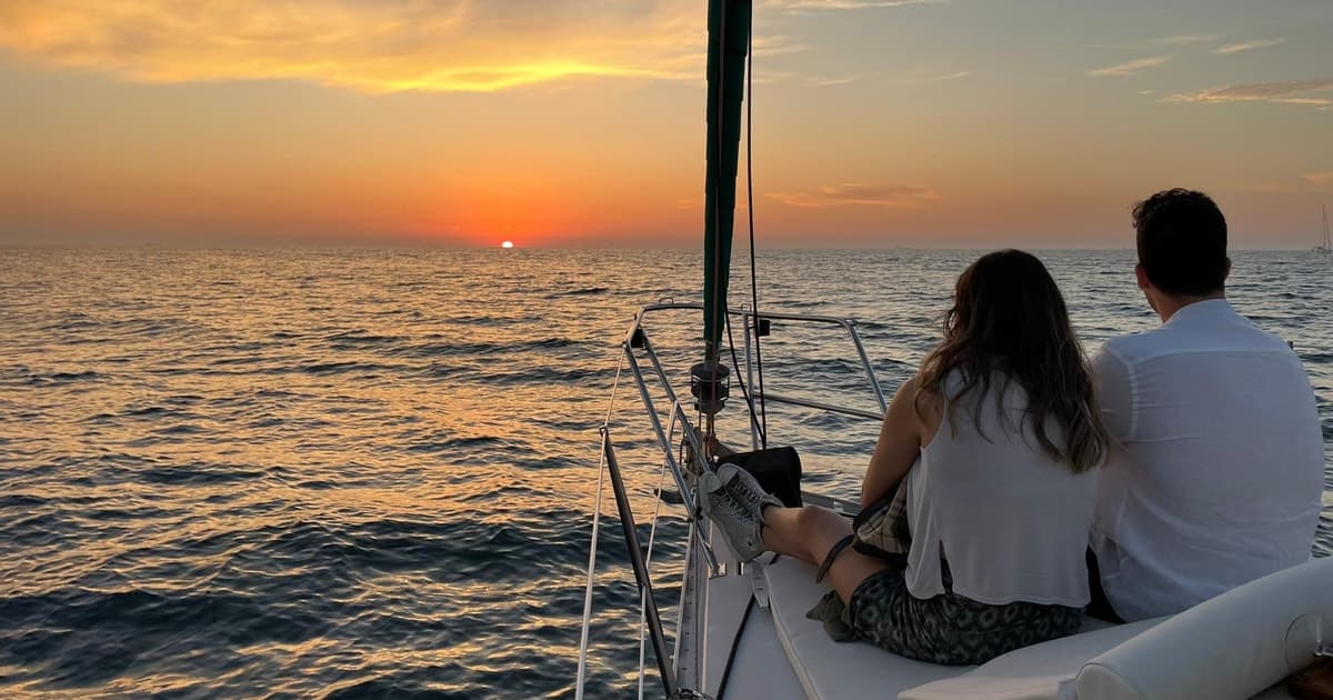 Porto: Sunset Sailboat Cruise with Wine and Charcuterie