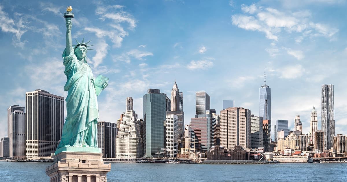 NYC: Ellis Island Private Tour with Liberty Island Access
