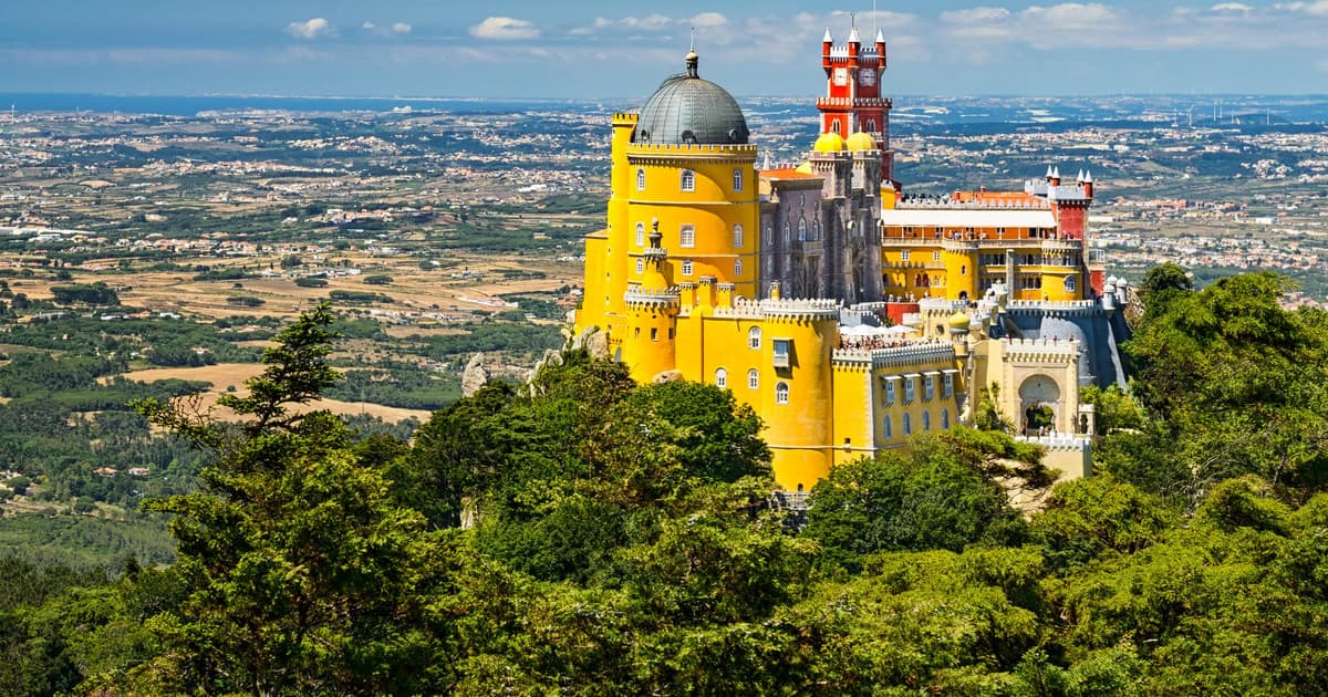 Lisbon: Sintra Cascais & Pena Palace Small Group Tour