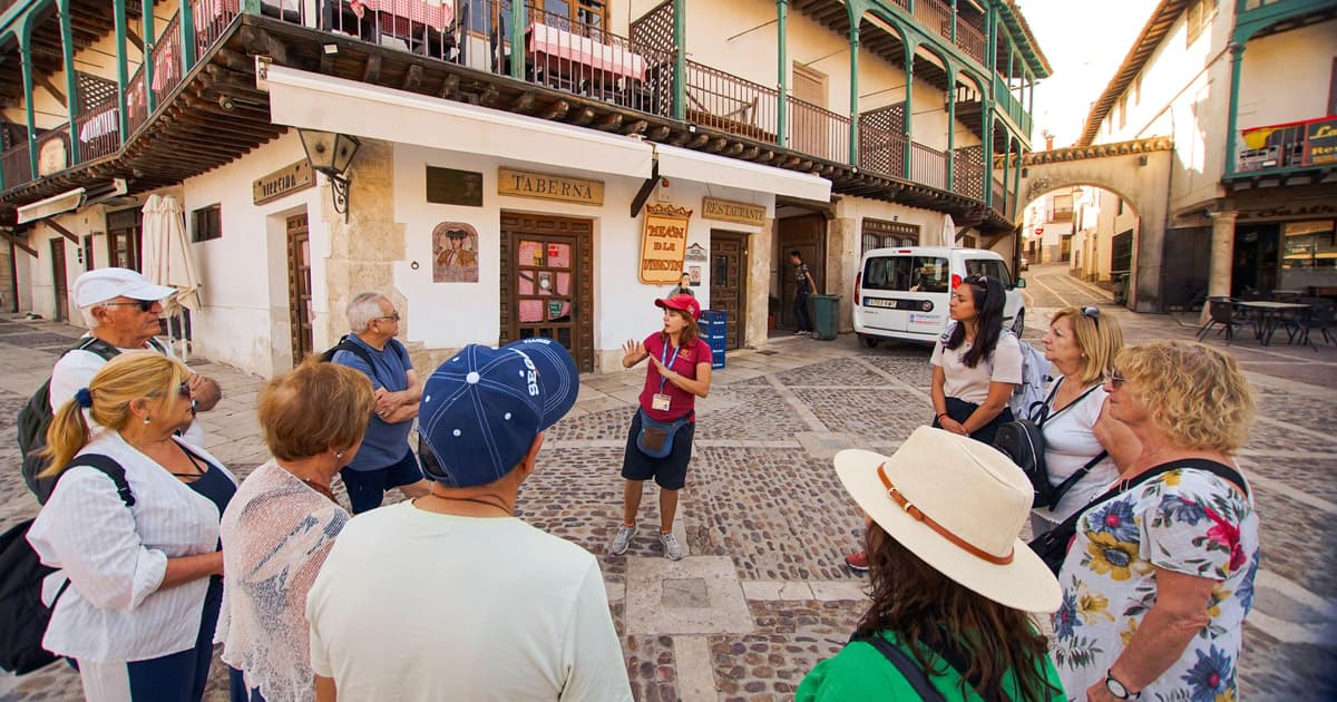 Desde Madrid: Excursión de un día con guía a Chinchón, Aranjuez y Toledo