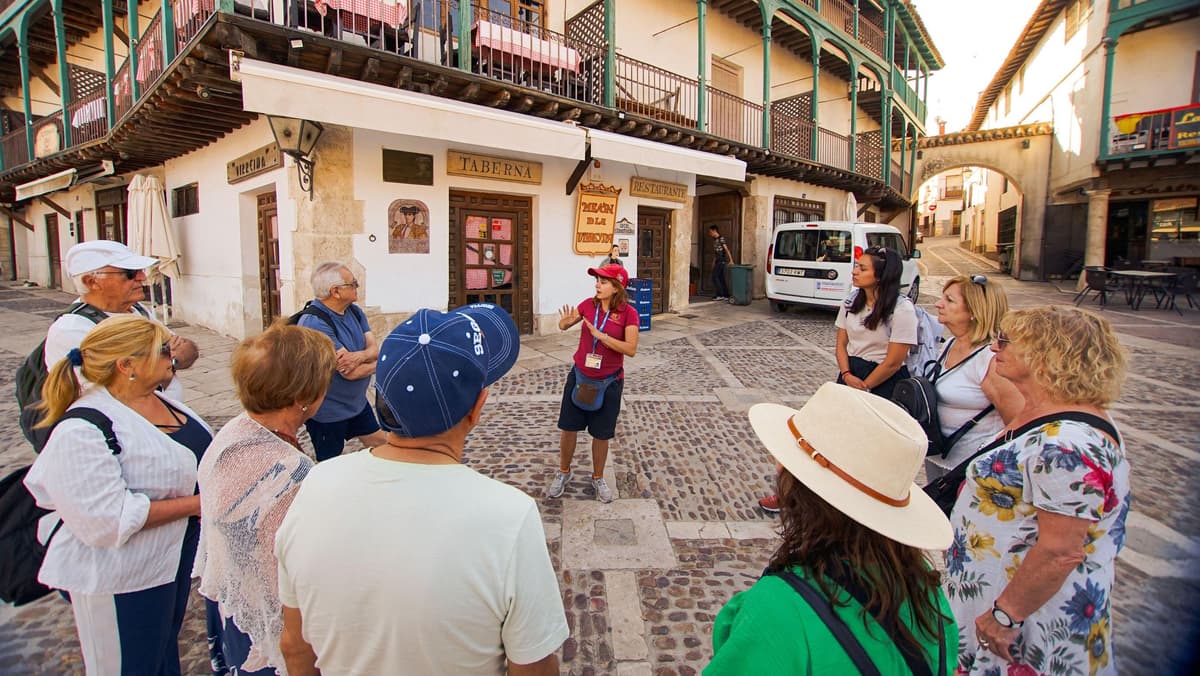 Desde Madrid: Excursión de un día con guía a Chinchón, Aranjuez y Toledo