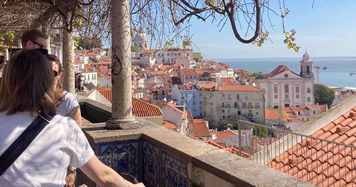 Alfama Tuk Tuk Tour with a Local Picnic Experience