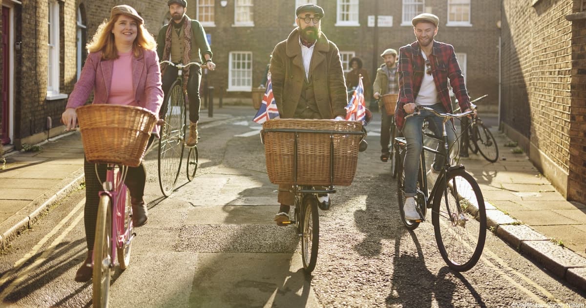 Gin Safari: Boozy London History on Two Wheels