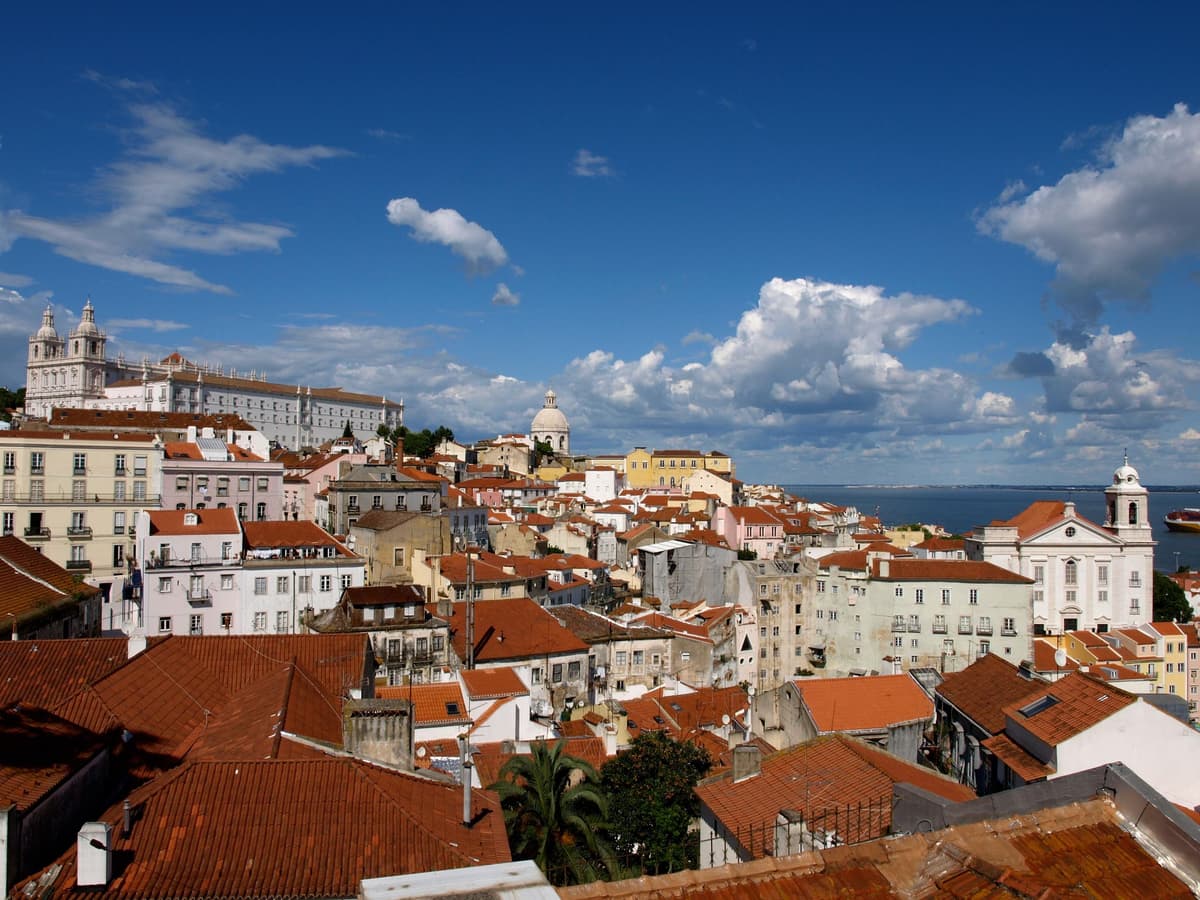 Full city of Lisbon on board of a private car