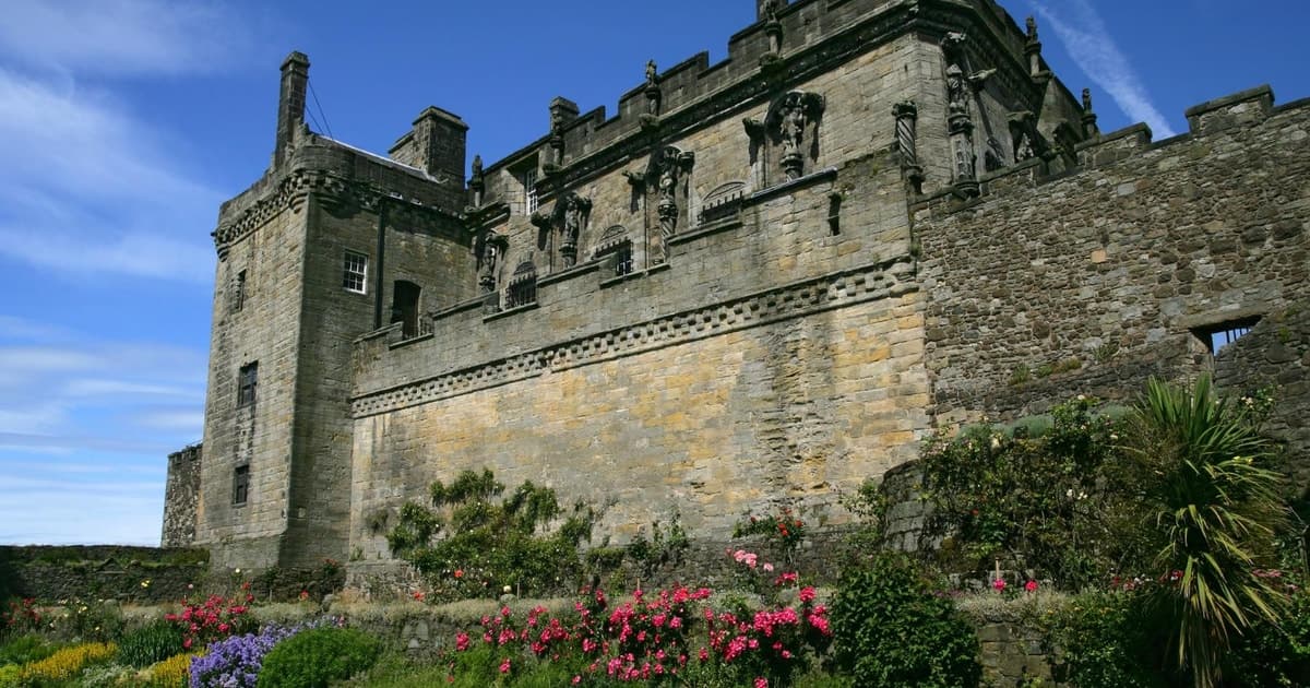 Glasgow: Stirling Castle, Loch Lomond Walk, and Whisky Tour