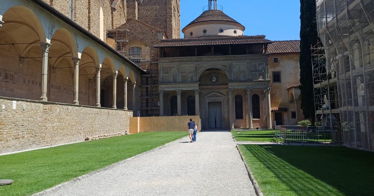 Florence: Guided walking tour to discover the Basilica di Santa Croce