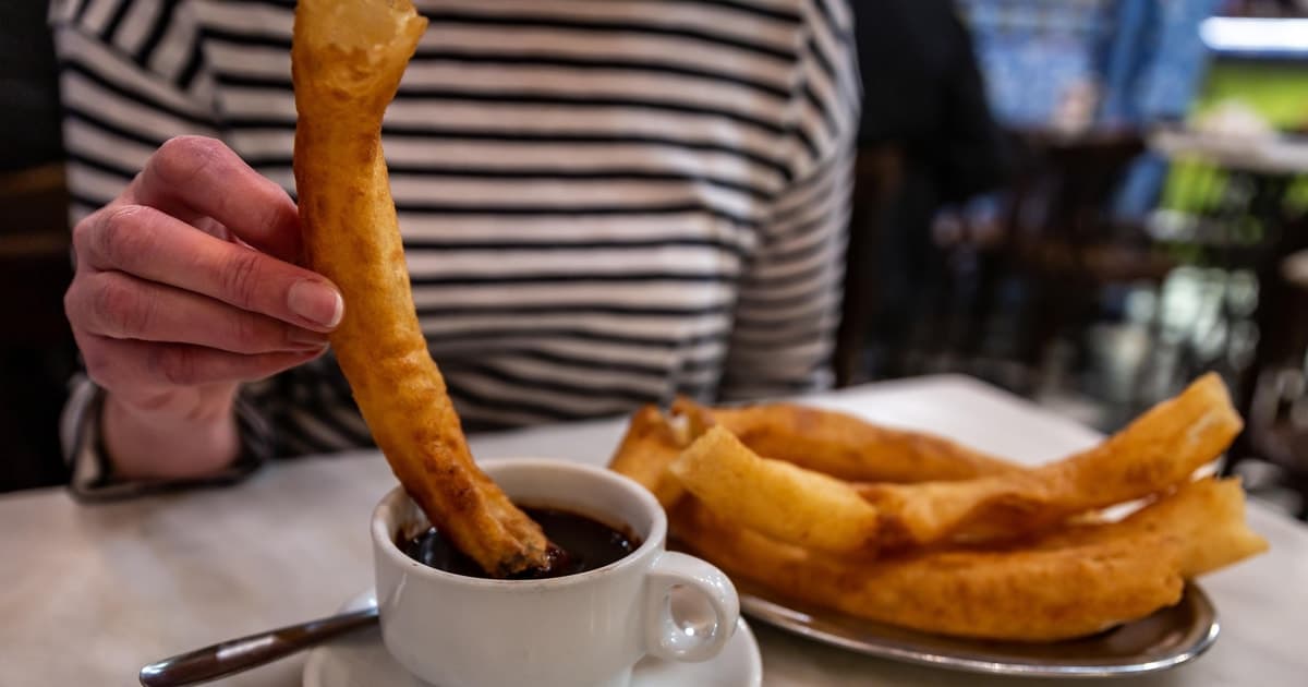 Sevilla: tour gastronómico con 10 degustaciones de tapas, jamón y churros