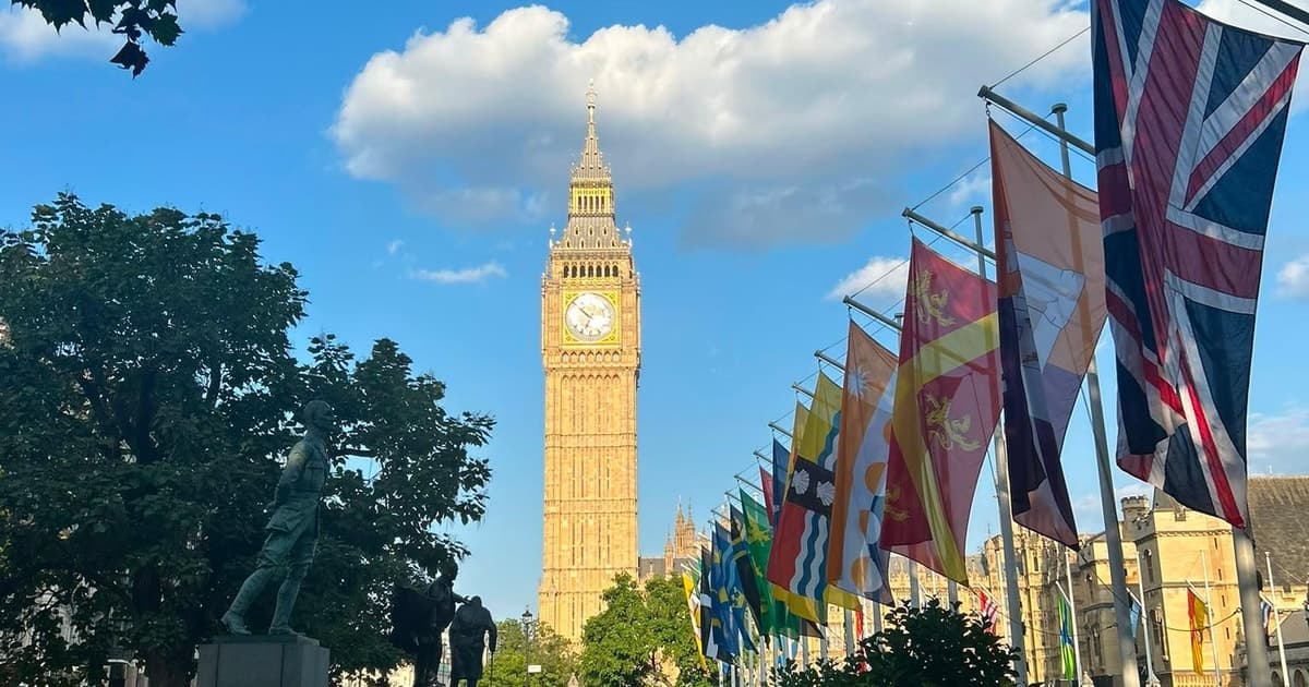 London: Private Multilingual Walk Tour – Through Local Eyes