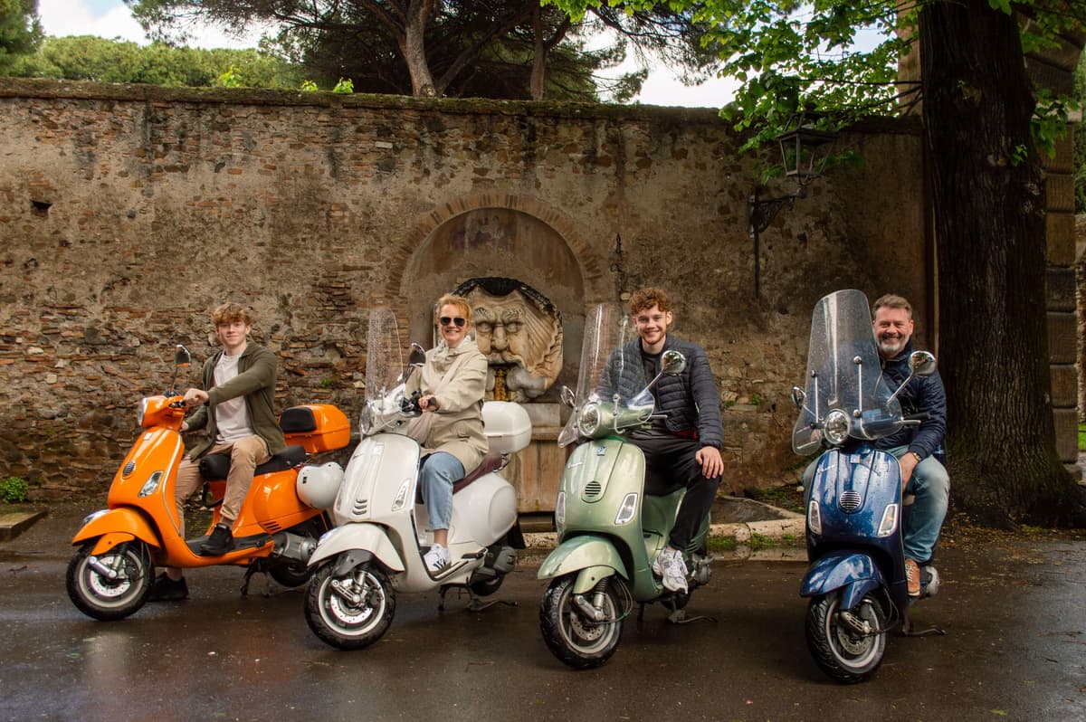 Vespa scooter tour in Rome with Pro-Photographer