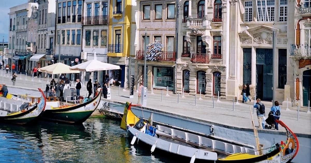 Desde Oporto: tour de medio día por Aveiro y Costa Nova con crucero