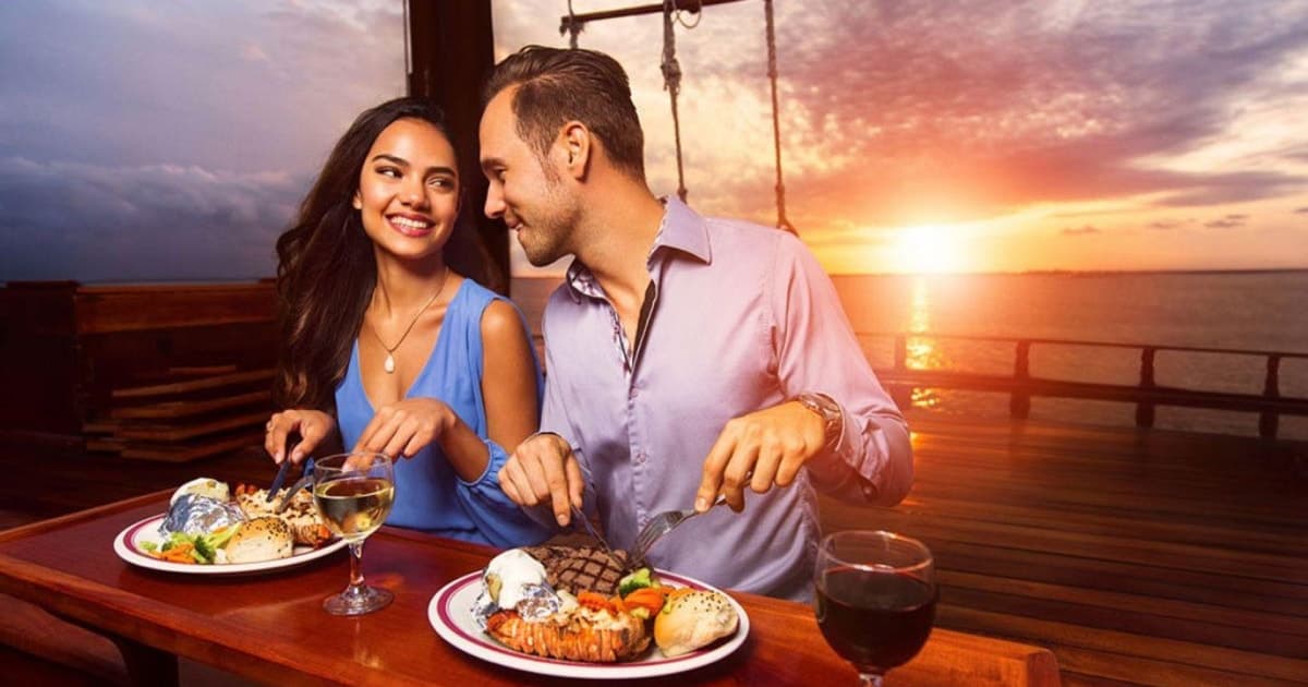 Cancún: paseo en barco romántico con cena en el Columbus