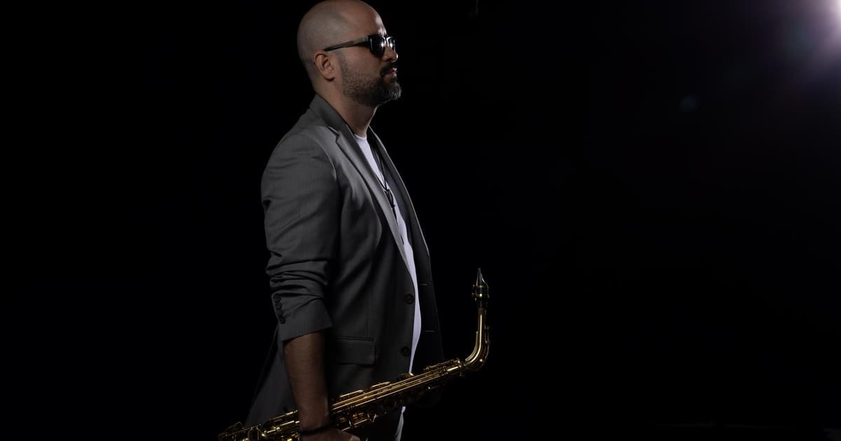 Barcelona: cena romántica con paella y saxofón en directo