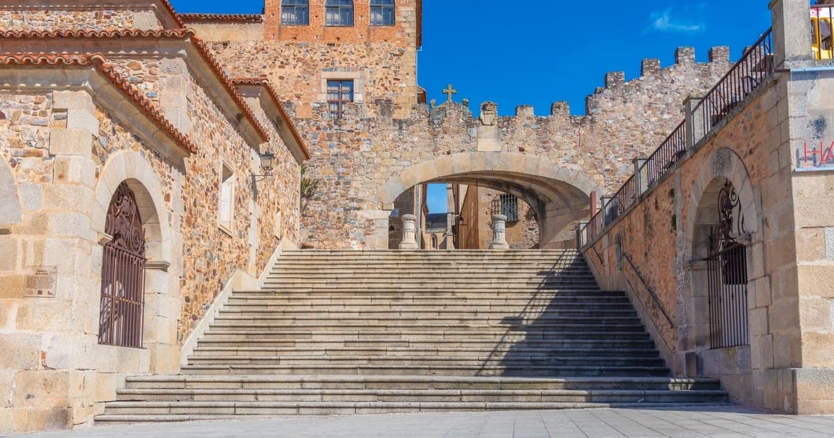 Cáceres: tour guiado + entrada a monumentos + degustación