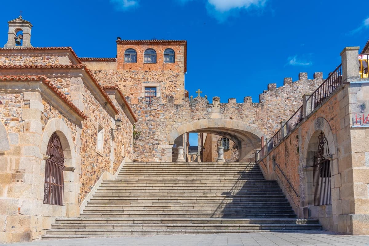 Cáceres: tour guiado + entrada a monumentos + degustación