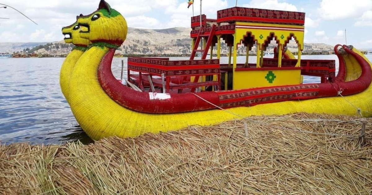 Desde Cusco: autobús nocturno a Puno con tour al lago Titicaca