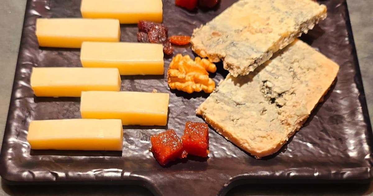 Madrid: Typical Spanish tapas, deli meats, Iberian ham and wine tasting