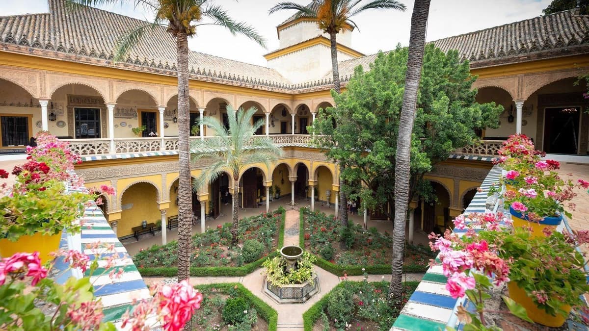 Sevilla: tour guiado por el Palacio de las Dueñas y la Casa de Pilatos