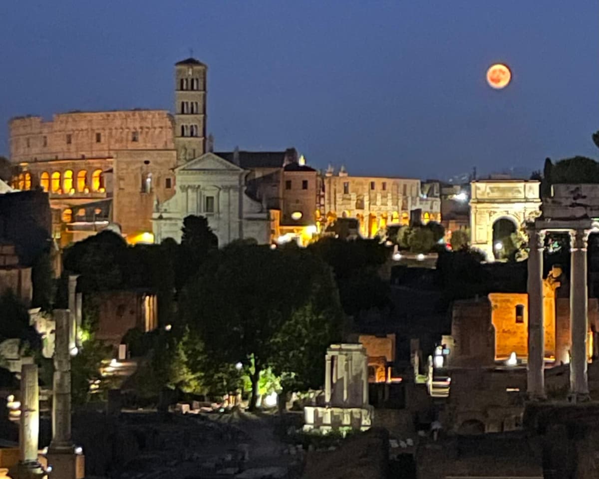 Roma: Visita nocturna a las afueras del Coliseo con guía local