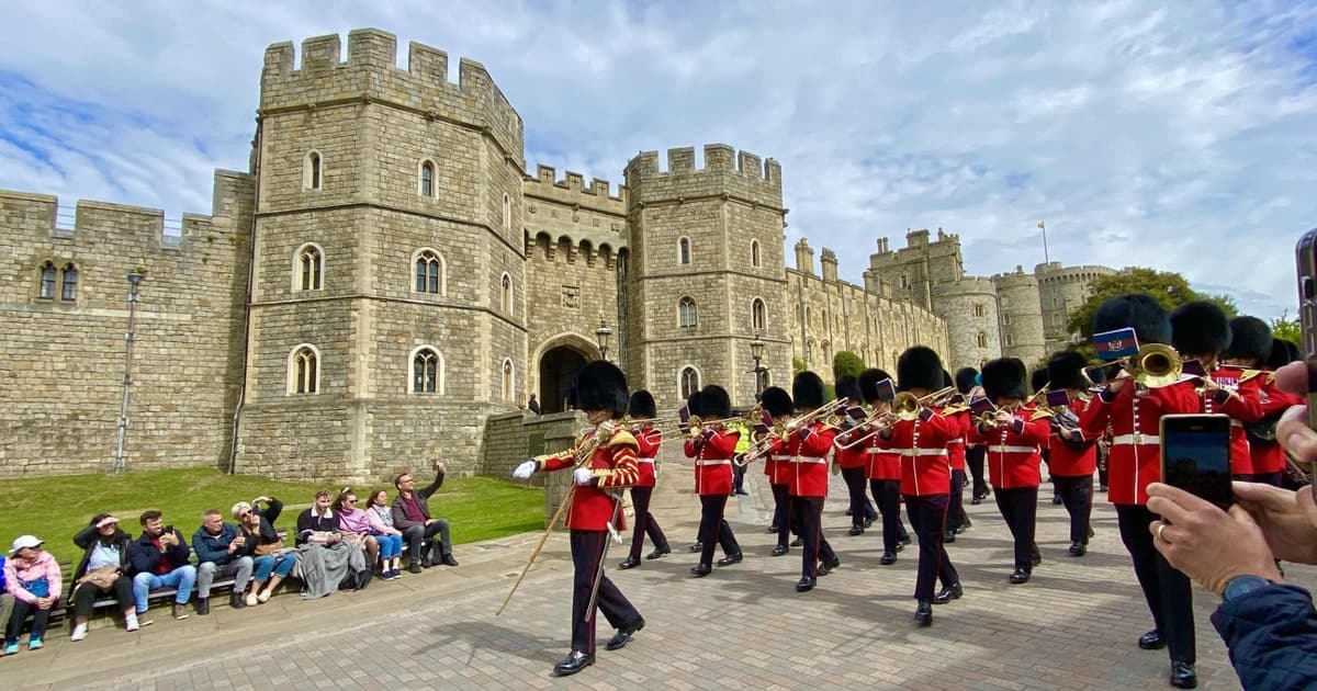 London: Windsor, Stonehenge & Bath with 14th-Century Pub