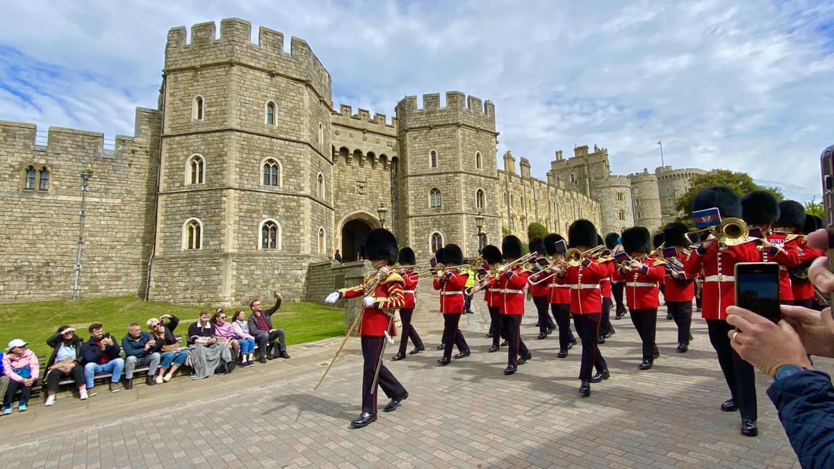 Windsor Castle Tour with Fish and Chips Lunch in London
