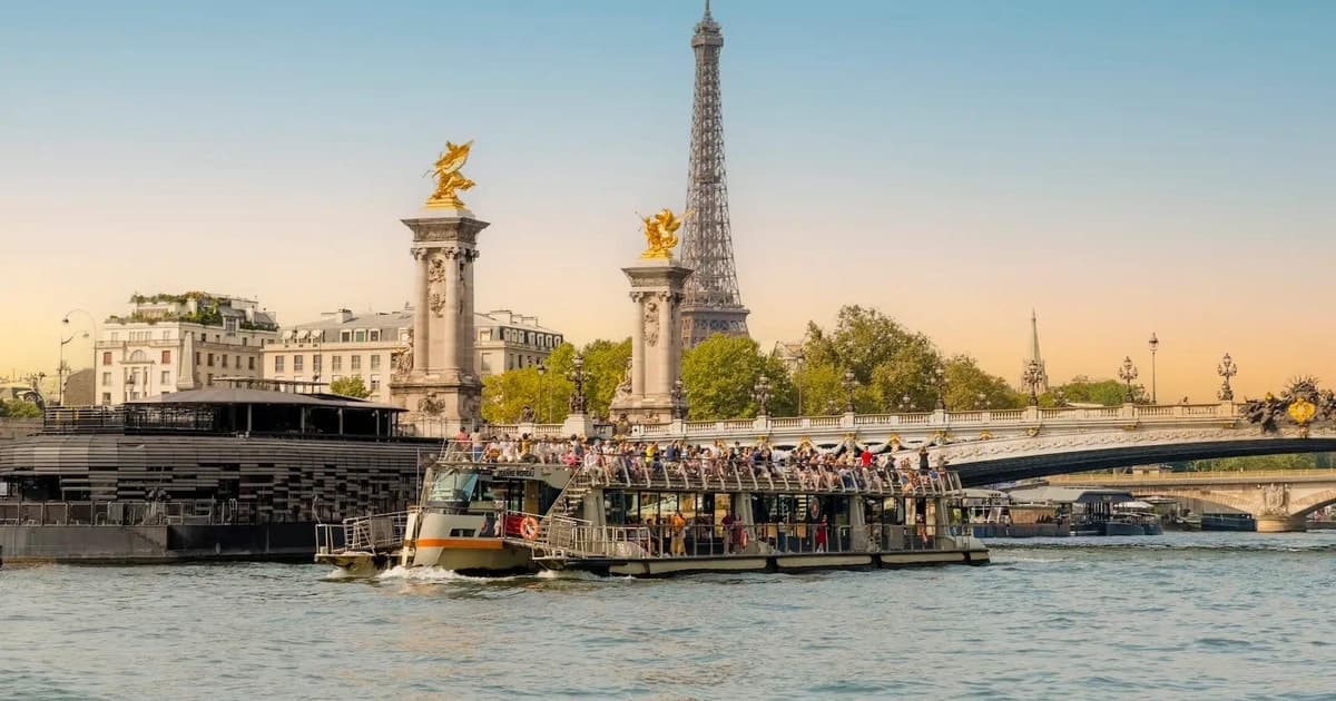 París: paseo en barco por el Sena y sesión de fotos en la Torre Eiffel