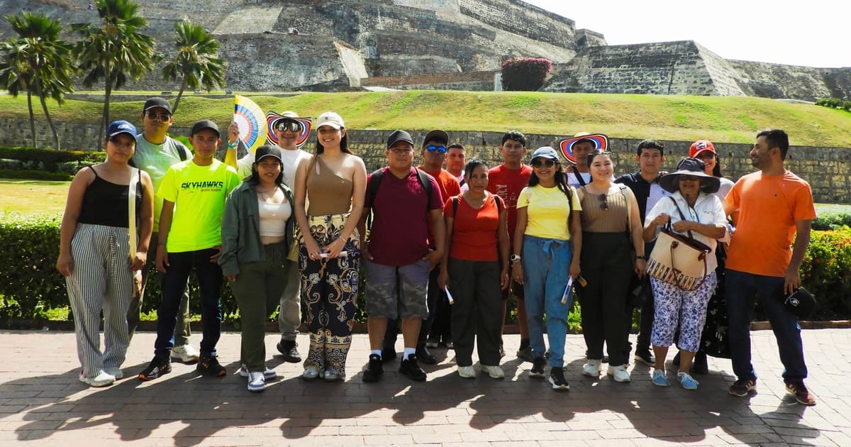 Cartagena: tour en chiva, paseo en chambaculera y tour a pie.