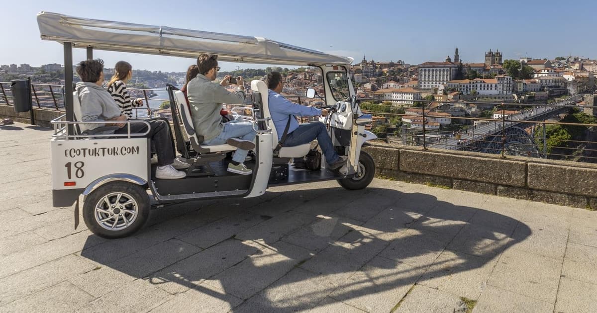 Porto: Private Food & Wine City Tour by Eco Tuk Tuk
