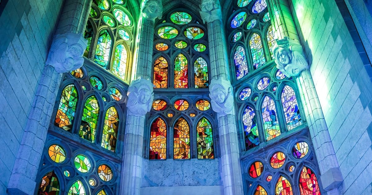 Barcelona: Sagrada Familia Guided Tour Fast-Track Access