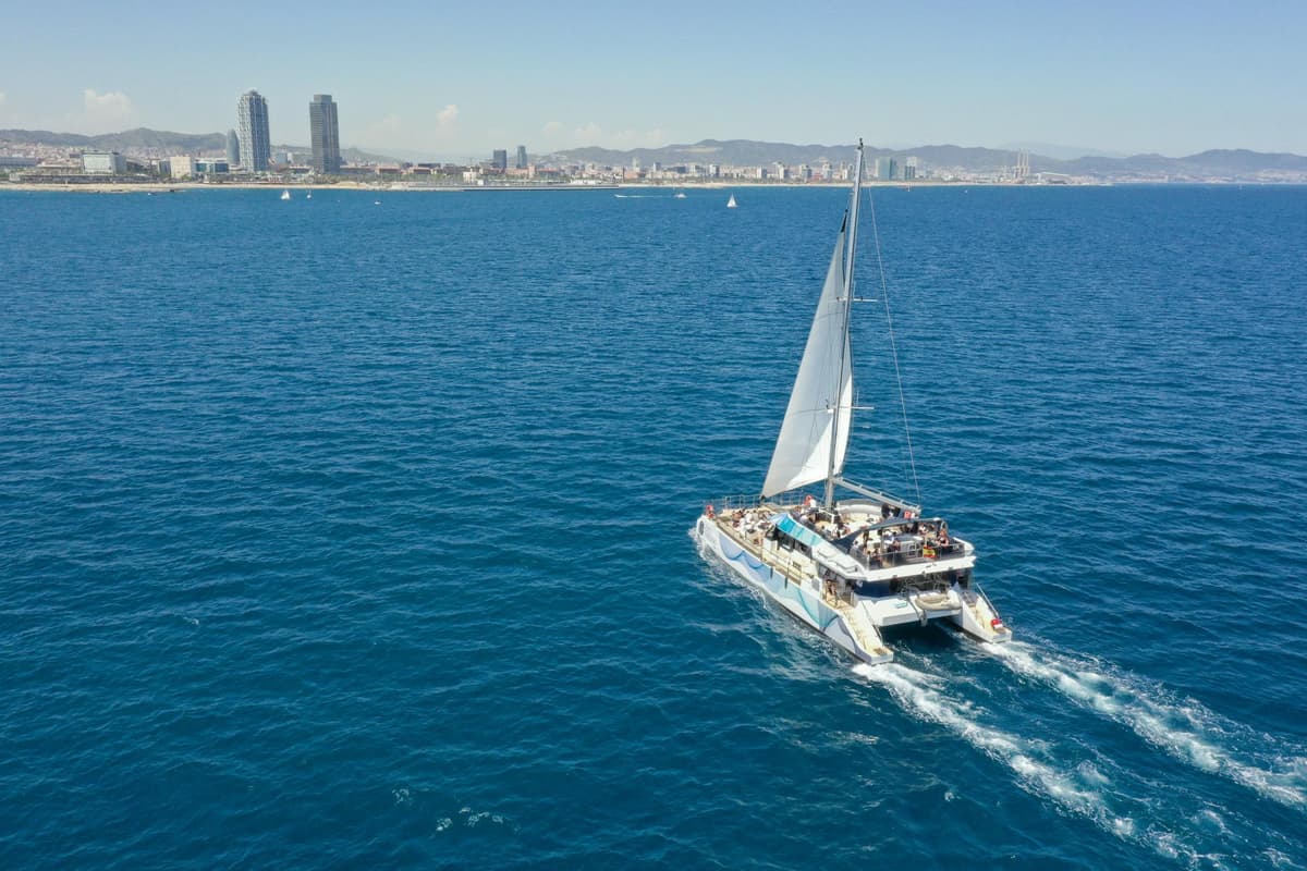 Barcelona: Sunset Catamaran Cruise with Live Music