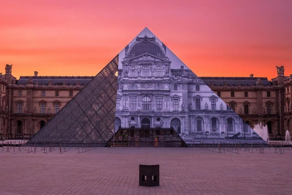 Skip-the-Line Louvre Museum Tour with Artist