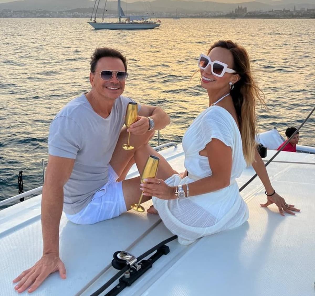 Palma: paseo en catamarán de 2 horas al atardecer con aperitivo y canapés